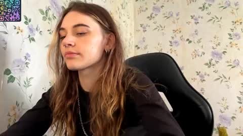 Snapshot of rusmedium chatting on 05/29/26, 10:24 Lisa and Vlad online show from 05/29/26, 10:24