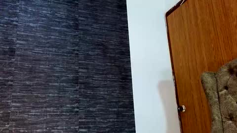 Snapshot of russell_adams_ chatting on 12/19/24, 03:29 R U S S E L L online show from 12/19/24, 03:29