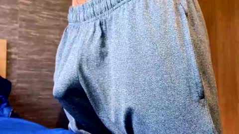 Snapshot of russell_adams_ chatting on 02/05/25, 09:18 R U S S E L L online show from 02/05/25, 09:18