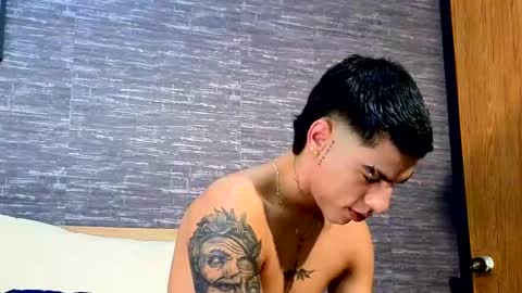 Snapshot of russell_adams_ chatting on 02/20/25, 02:40 R U S S E L L online show from 02/20/25, 02:40