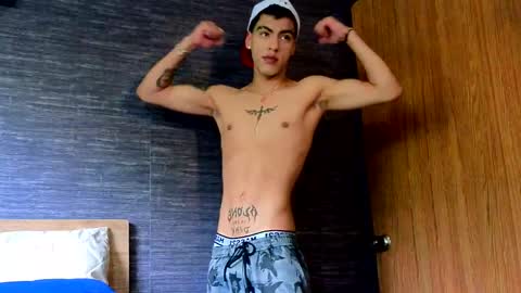 Snapshot of russell_adams_ chatting on 02/25/25, 08:41 R U S S E L L online show from 02/25/25, 08:41