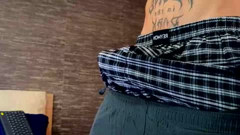 Snapshot of russell_adams_ chatting on 02/26/25, 02:36 R U S S E L L online show from 02/26/25, 02:36