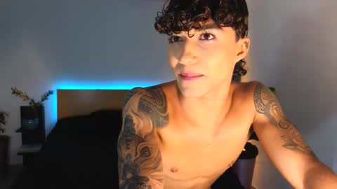 Snapshot of russell_adams_ chatting on 09/16/25, 10:44 R U S S E L L online show from 09/16/25, 10:44