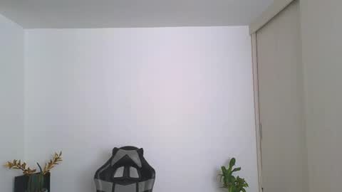 Snapshot of russell_adams_ chatting on 09/23/25, 08:01 R U S S E L L online show from 09/23/25, 08:01