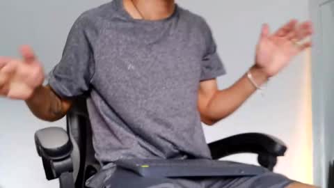 Snapshot of russell_adams_ chatting on 10/15/25, 01:22 R U S S E L L online show from 10/15/25, 01:22