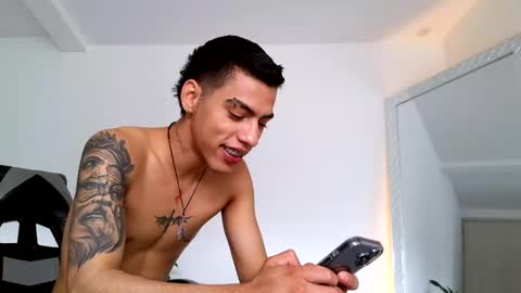 Snapshot of russell_adams_ chatting on 10/22/25, 03:56 R U S S E L L online show from 10/22/25, 03:56