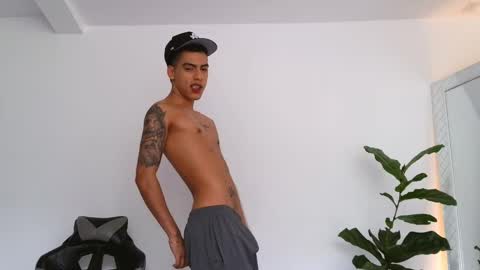  R U S S E L L  online show from 11/08/25, 01:33