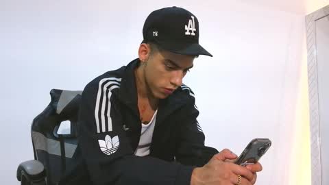  R U S S E L L  online show from 11/11/25, 01:16