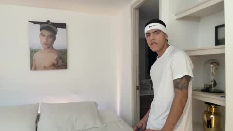  R U S S E L L  online show from 11/27/25, 06:32