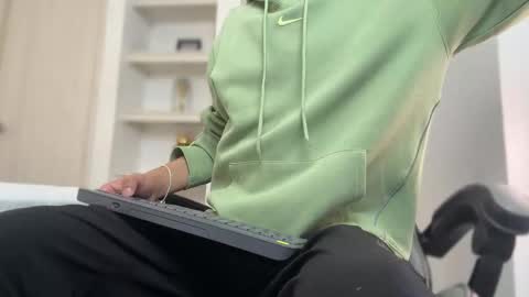  R U S S E L L  online show from 01/17/26, 02:49