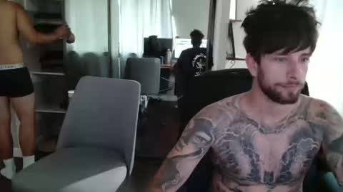 Snapshot of russora666 chatting on 12/18/25, 04:07 russora666 online show from 12/18/25, 04:07