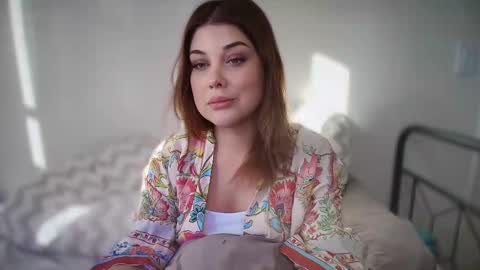 Snapshot of russypussy141 chatting on 11/17/25, 07:19 Alex online show from 11/17/25, 07:19