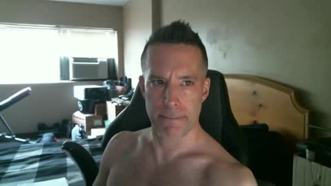 rustic_cuse_777 online show from 10/15/25, 07:47