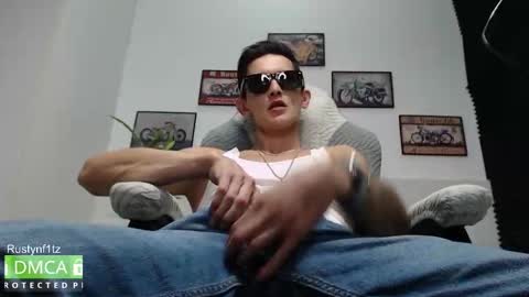 Snapshot of rustynf1tz chatting on 11/21/25, 05:11 MillionDollarGuy online show from 11/21/25, 05:11