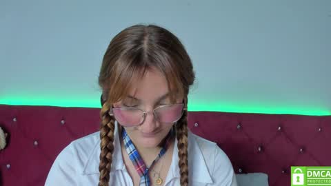 Snapshot of ruth_harvey chatting on 01/06/25, 03:51 Ruth online show from 01/06/25, 03:51