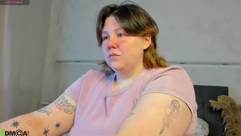 Snapshot of rutholiver chatting on 07/12/26, 01:18 Ruth GMT2 Mon 10 AM - 4 PM Tue 10 AM - 4 PM Thu 3-9 AM Fri 10 AM - 4 PM Sun 10 AM - 4 PM. online show from 07/12/26, 01:18