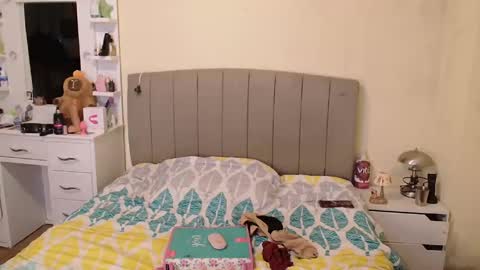 Snapshot of rxnde chatting on 12/23/25, 05:05 Randelicius online show from 12/23/25, 05:05