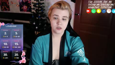 Snapshot of ryan__kim chatting on 12/11/24, 03:15 Ryan online show from 12/11/24, 03:15