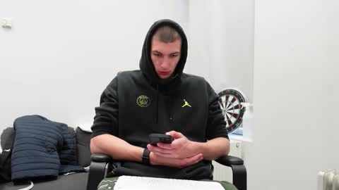 Snapshot of ryan_dozer chatting on 10/04/25, 05:49 RYAN DOZER online show from 10/04/25, 05:49