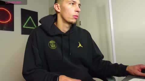 Snapshot of ryan_dozer chatting on 10/09/25, 06:22 RYAN DOZER online show from 10/09/25, 06:22