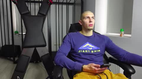 Snapshot of ryan_dozer chatting on 10/16/25, 08:04 RYAN DOZER online show from 10/16/25, 08:04