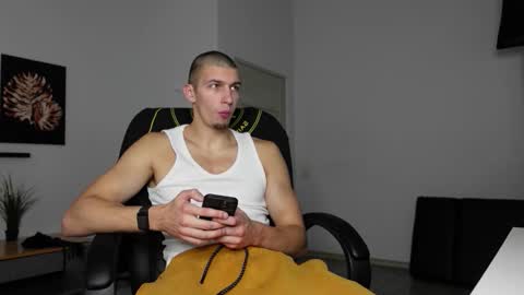 Snapshot of ryan_dozer chatting on 10/25/25, 07:49 RYAN DOZER online show from 10/25/25, 07:49