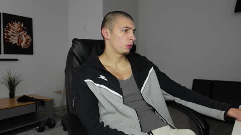 Snapshot of ryan_dozer chatting on 10/26/25, 08:20 RYAN DOZER online show from 10/26/25, 08:20