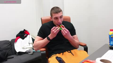 Snapshot of ryan_dozer chatting on 04/06/26, 05:36 RYAN DOZER online show from 04/06/26, 05:36