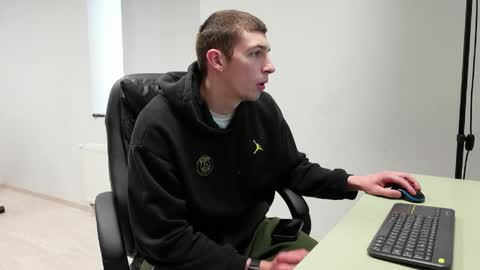 Snapshot of ryan_dozer chatting on 04/17/26, 05:43 RYAN DOZER online show from 04/17/26, 05:43