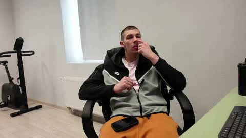 Snapshot of ryan_dozer chatting on 04/26/26, 06:00 RYAN DOZER online show from 04/26/26, 06:00