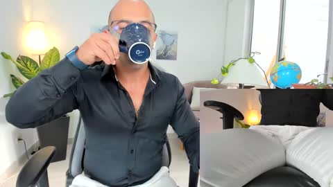 Snapshot of ryan_master_ chatting on 12/19/24, 01:18 ryan_master_ online show from 12/19/24, 01:18
