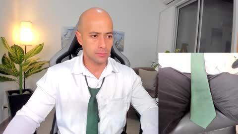 Snapshot of ryan_master_ chatting on 01/10/25, 09:02 ryan_master_ online show from 01/10/25, 09:02