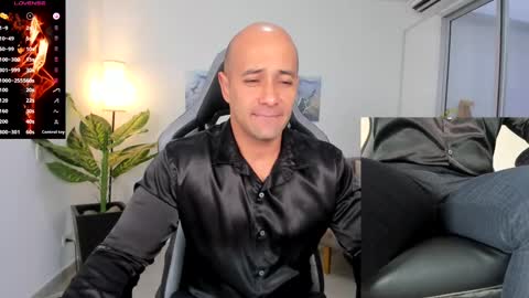 Snapshot of ryan_master_ chatting on 01/11/25, 12:18 ryan_master_ online show from 01/11/25, 12:18