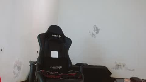 Snapshot of ryan_warren18 chatting on 12/05/24, 08:44 RYAN online show from 12/05/24, 08:44