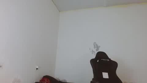 Snapshot of ryan_warren18 chatting on 12/11/24, 02:44 RYAN online show from 12/11/24, 02:44