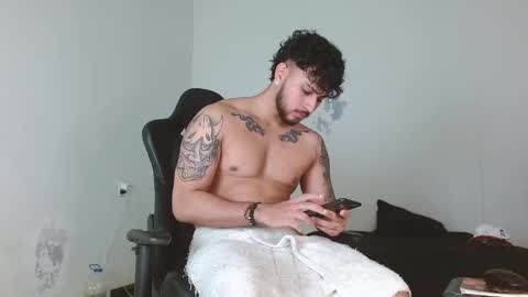 Snapshot of ryan_warren18 chatting on 01/04/25, 11:06 RYAN online show from 01/04/25, 11:06