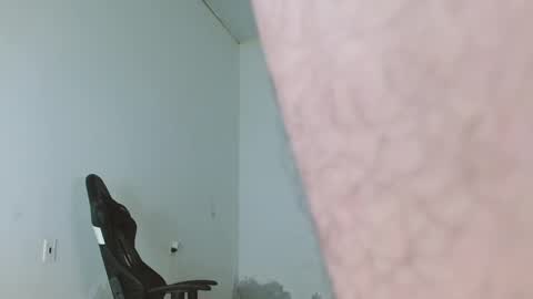 Snapshot of ryan_warren18 chatting on 01/05/25, 02:06 RYAN online show from 01/05/25, 02:06