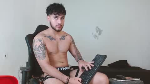 Snapshot of ryan_warren18 chatting on 01/10/25, 06:49 RYAN online show from 01/10/25, 06:49