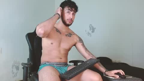 Snapshot of ryan_warren18 chatting on 02/12/25, 05:37 RYAN online show from 02/12/25, 05:37