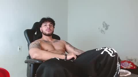 Snapshot of ryan_warren18 chatting on 02/18/25, 04:58 RYAN online show from 02/18/25, 04:58