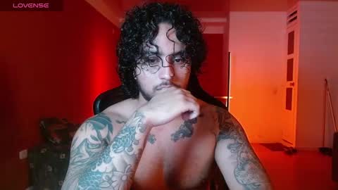 Snapshot of ryan_warren18 chatting on 10/29/25, 06:37 RYAN online show from 10/29/25, 06:37