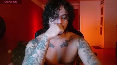 Snapshot of ryan_warren18 chatting on 10/30/25, 04:58 RYAN online show from 10/30/25, 04:58