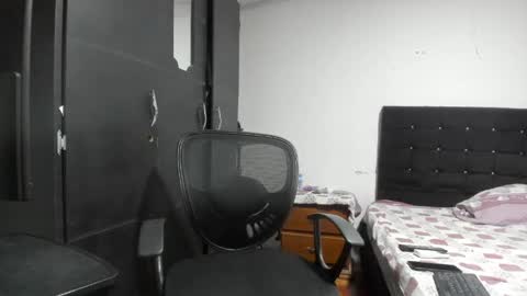 ryan_xc1 online show from 05/19/26, 03:13