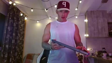 Snapshot of ryann_blue_ chatting on 12/15/24, 12:29 Ryan Blue ig ryannblue online show from 12/15/24, 12:29