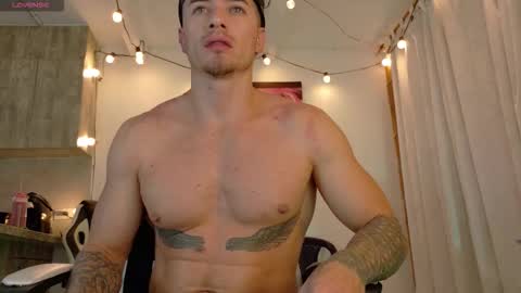 Snapshot of ryann_blue_ chatting on 10/10/25, 12:42 Ryan Blue ig ryannblue online show from 10/10/25, 12:42