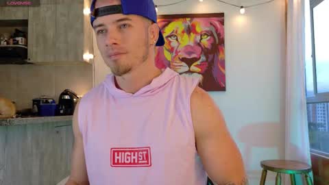 Snapshot of ryann_blue_ chatting on 10/18/25, 10:32 Ryan Blue ig ryannblue online show from 10/18/25, 10:32