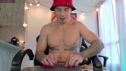 Snapshot of ryann_blue_ chatting on 10/25/25, 10:04 Ryan Blue ig ryannblue online show from 10/25/25, 10:04