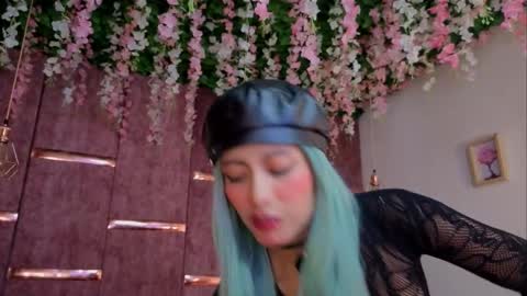 Snapshot of rynka__ chatting on 02/16/26, 04:19 rynka online show from 02/16/26, 04:19