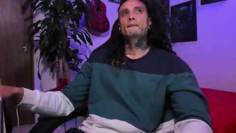 Snapshot of ryuk_it chatting on 12/17/25, 02:17 leopmonk help me reach 100 thumbs up online show from 12/17/25, 02:17