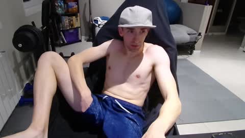 Snapshot of ryukukamifr chatting on 01/27/25, 06:41 Ryuk FR online show from 01/27/25, 06:41